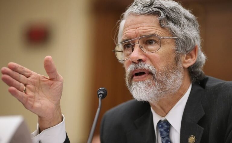 John Holdren: The Story of a Scientist at the Heart of Washington