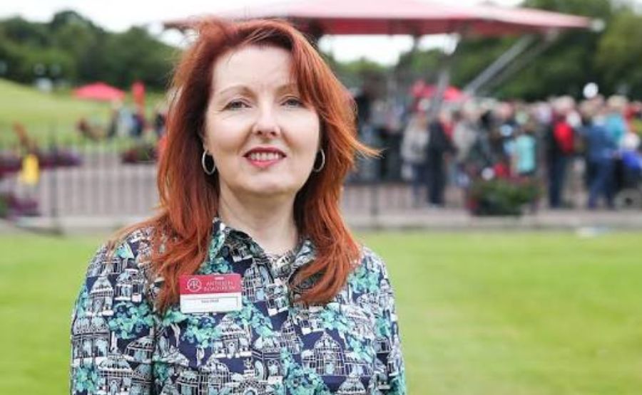 Lisa Lloyd: The Actress Who Decided to Make God Famous